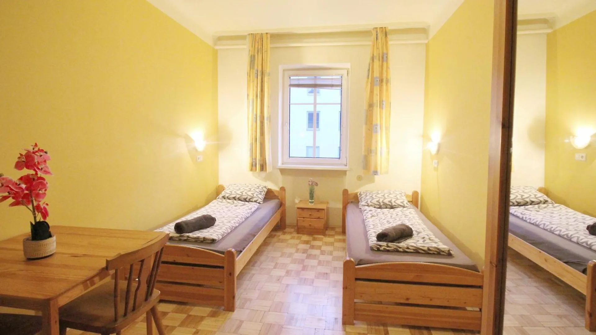 Double Room In Hutteldorfer Strasse Area Vienna 0*,