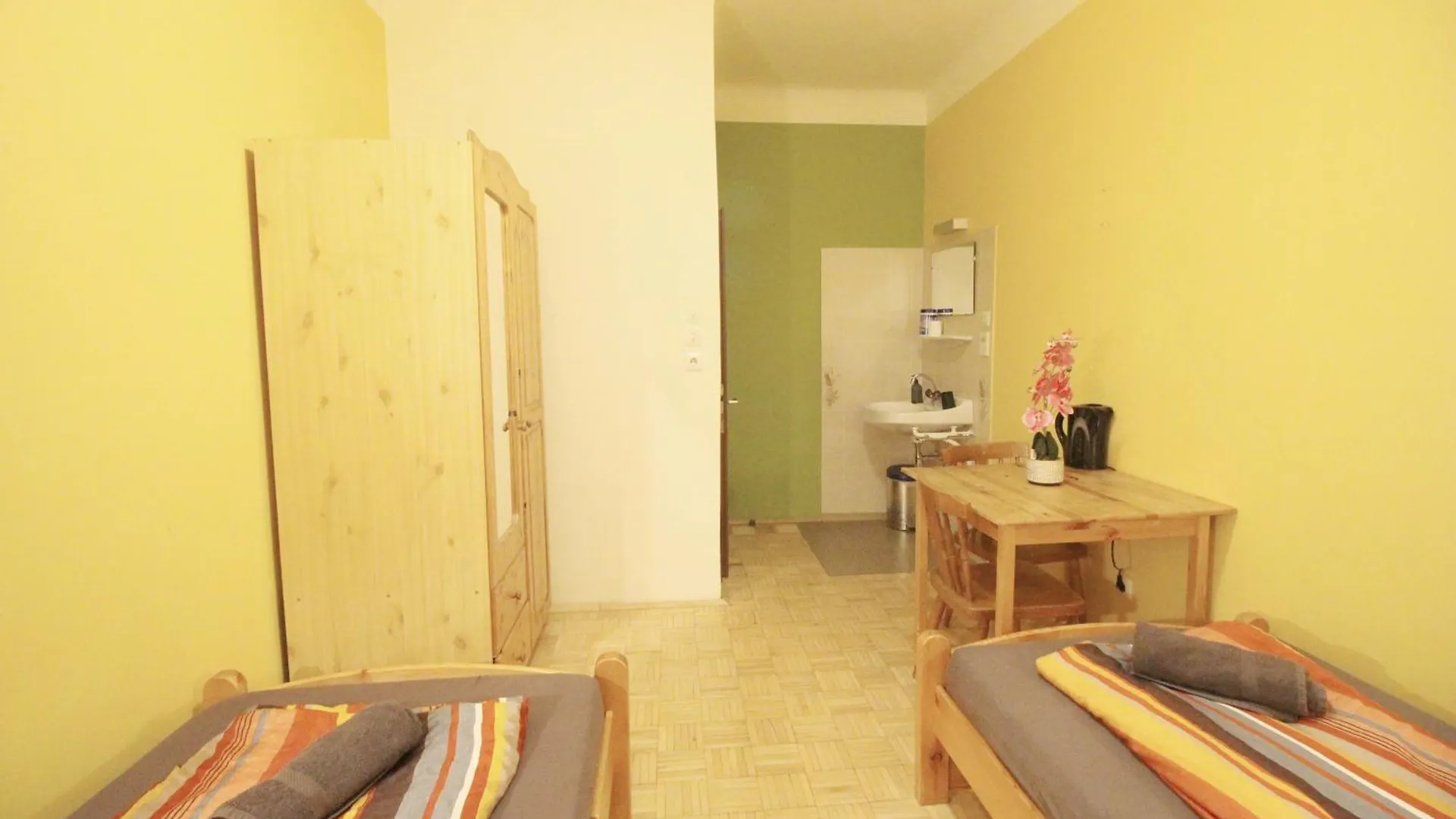 Double Room In Hutteldorfer Strasse Area Vienna Austria