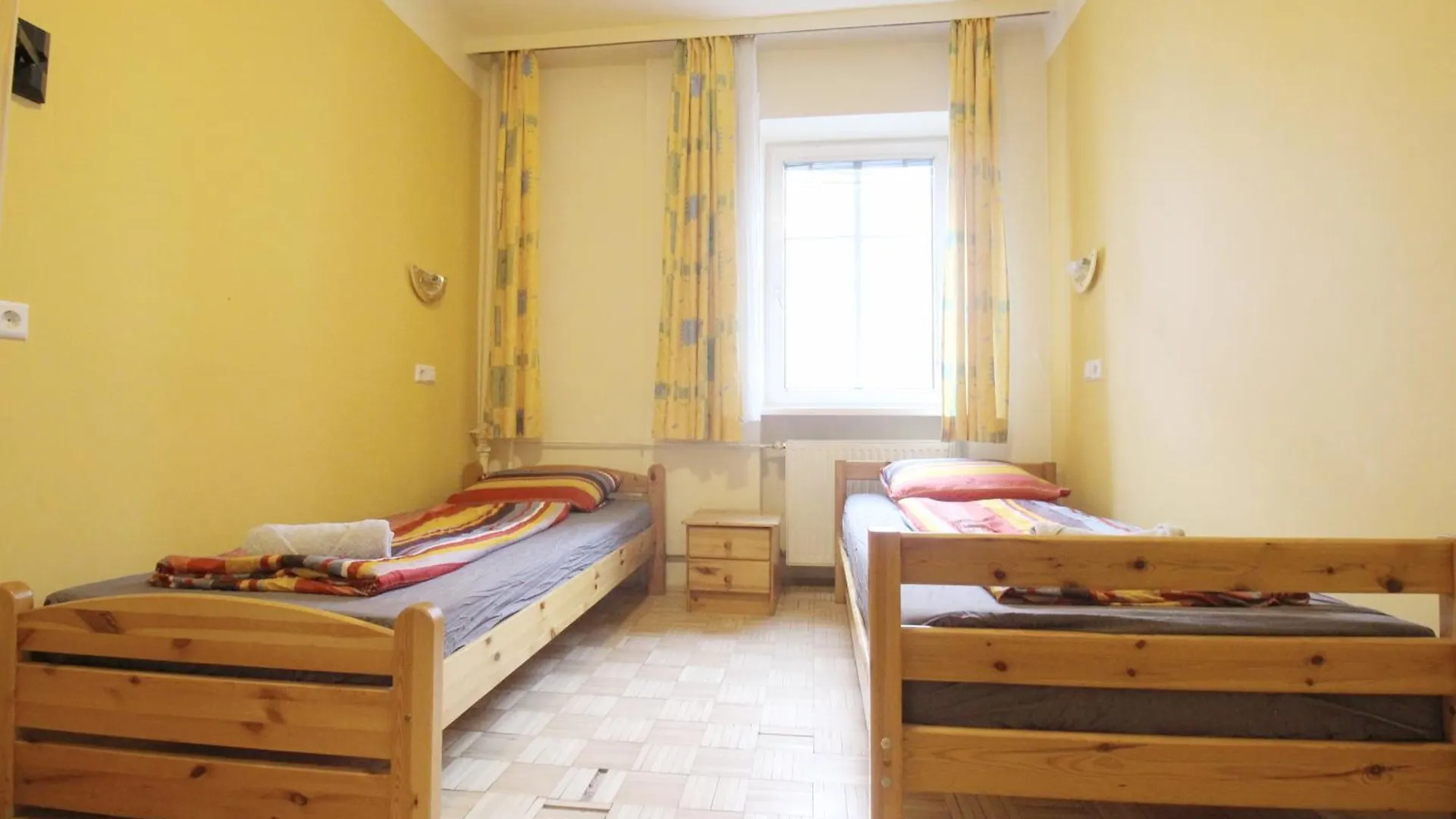 Double Room In Hutteldorfer Strasse Area Vienna 0*,  Austria