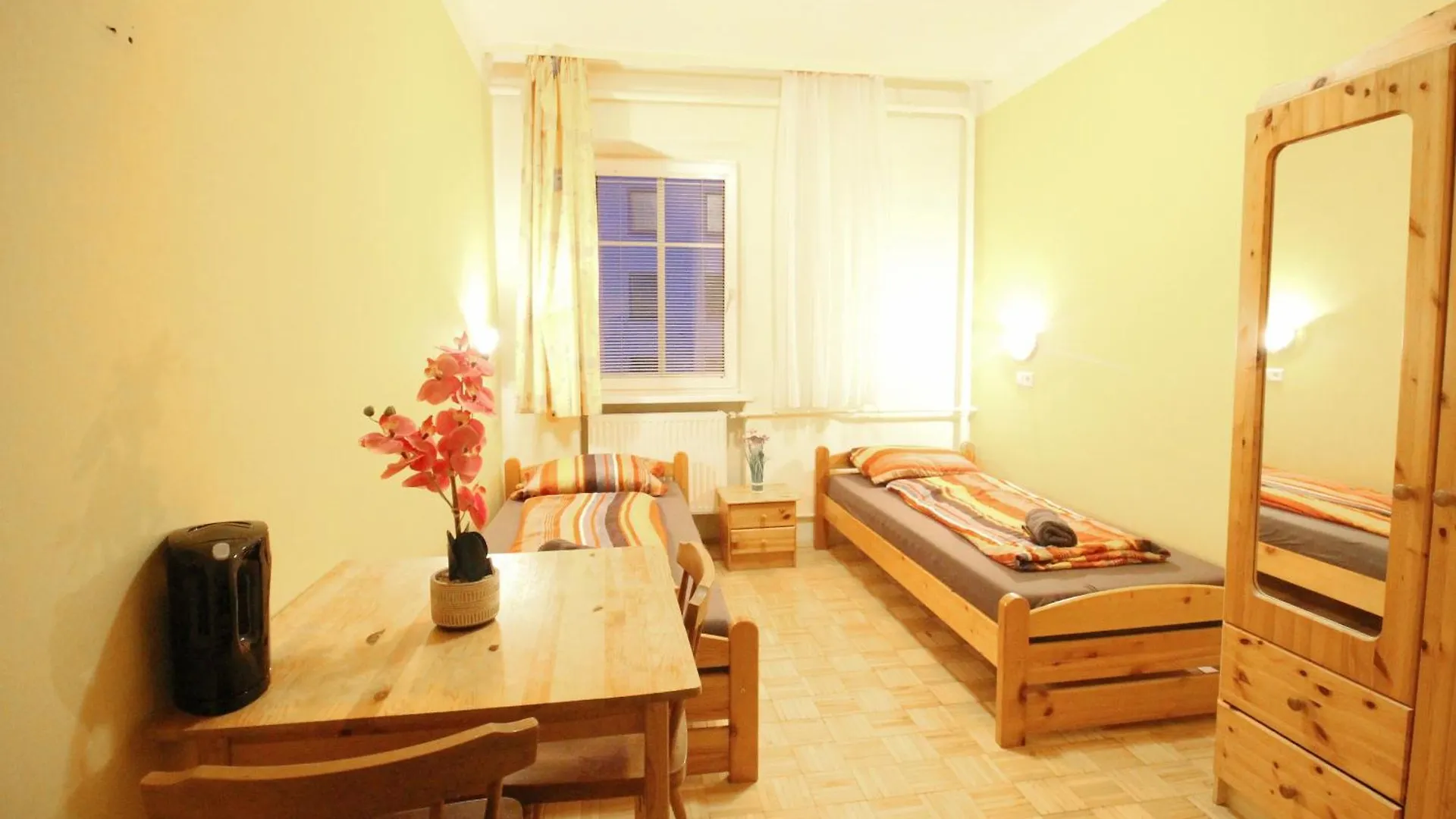 Double Room In Hutteldorfer Strasse Area Vienna