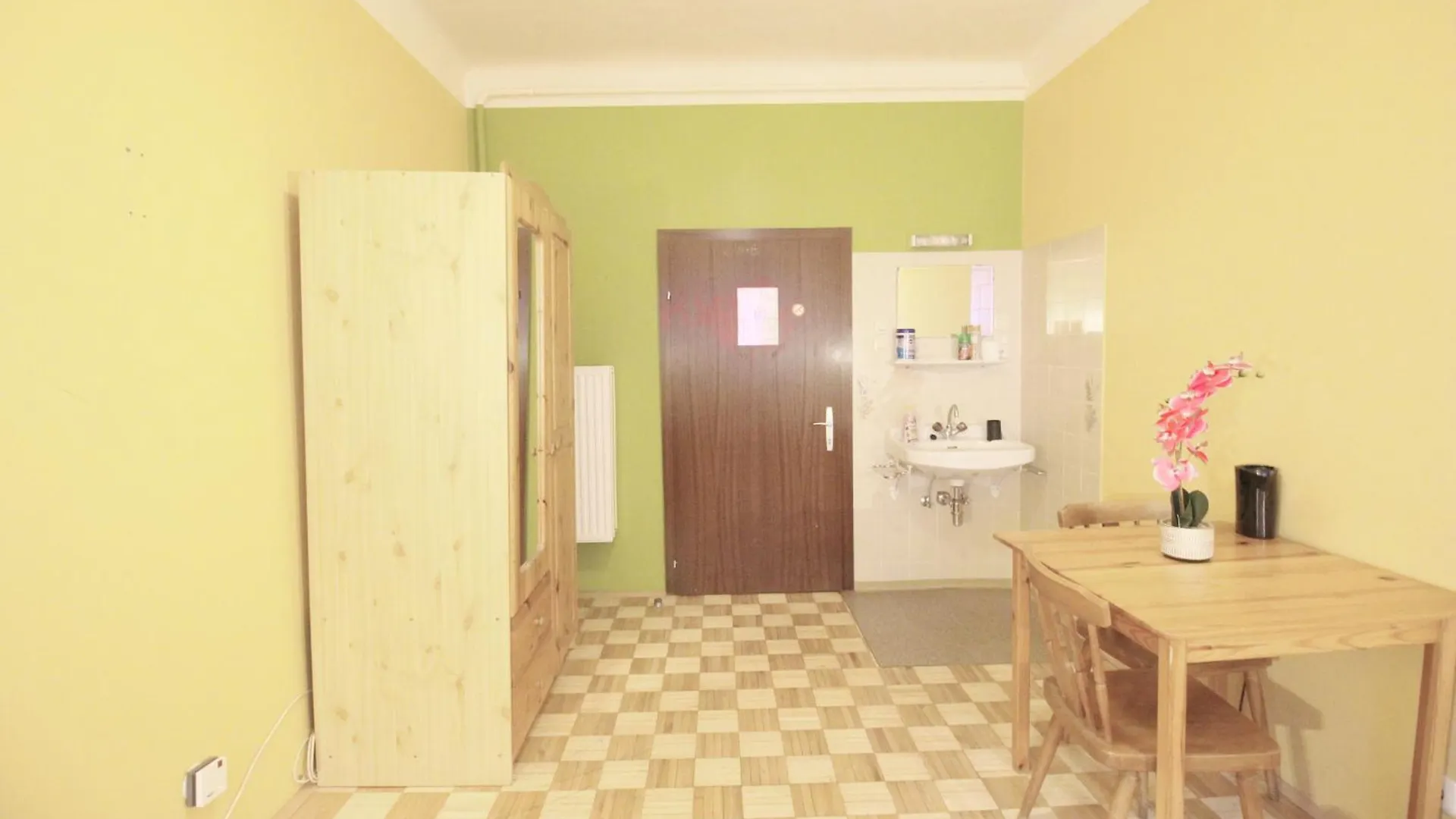 Homestay Double Room In Hutteldorfer Strasse Area Vienna
