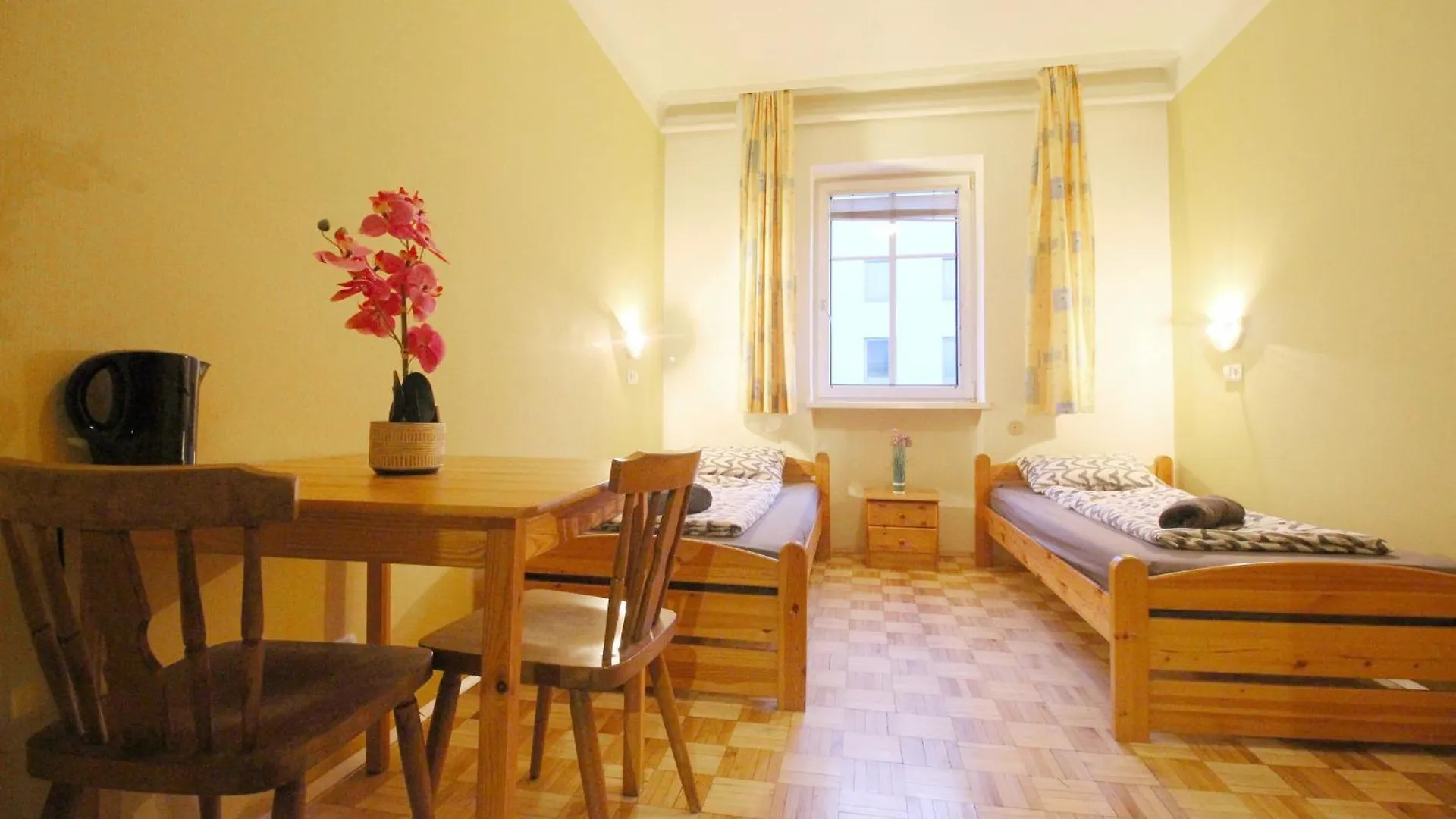 Double Room In Huetteldorfer Strasse Area location