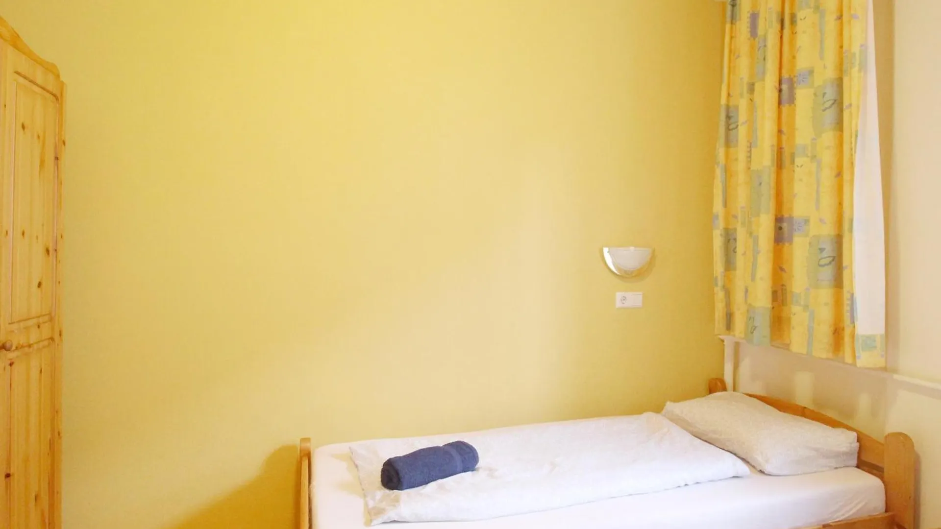 Homestay Double Room In Hutteldorfer Strasse Area Vienna Austria