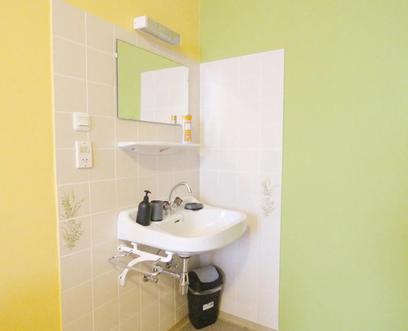 Double Room In Hutteldorfer Strasse Area Vienna 0*,